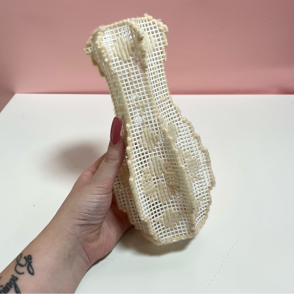 Vintage handmade retro crochet tan vase - Picture 2 of 4